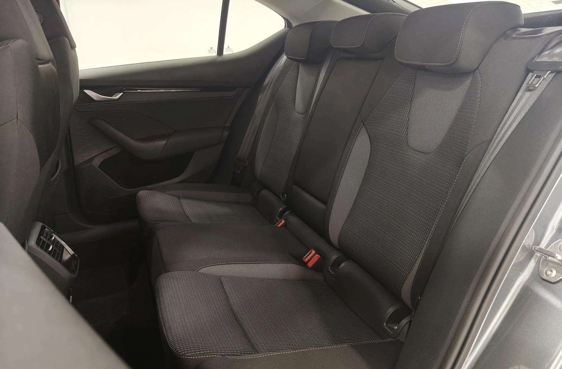 Škoda Octavia 1.5 TSI m-HEV Selection DSG - foto 12