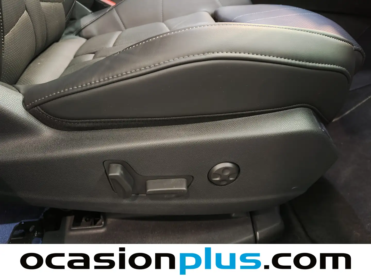 Foto DS DS 7 Crossback DS DS7 Crossback E-Tense 300 Louvre 4WD Auto (300 CV)