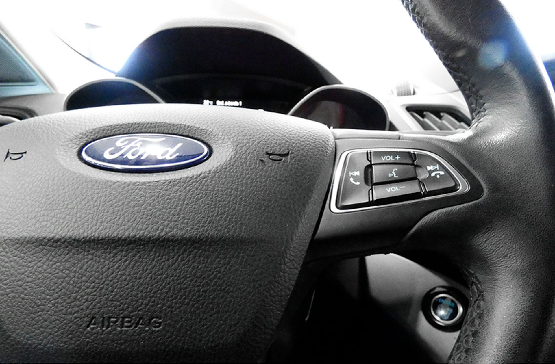 Ford Kuga 1.5 EcoBoost Trend 4x2 - foto 33