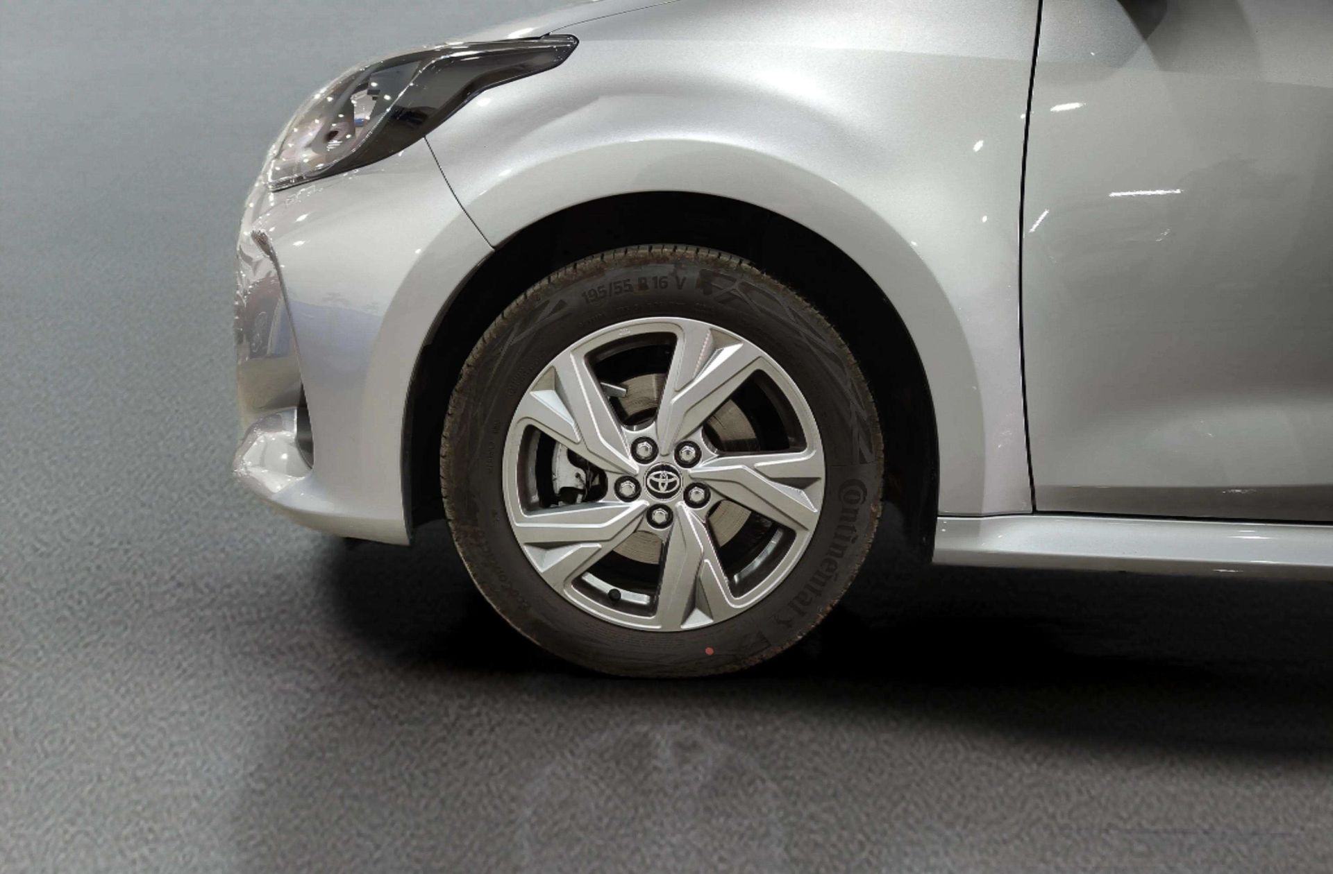 Toyota Yaris 120H Active Plus - foto 35
