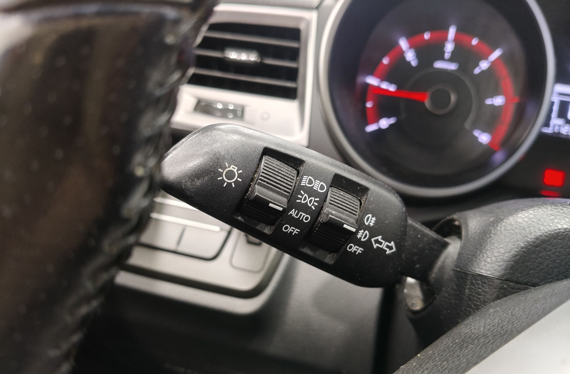 SsangYong Tivoli 1.6 D16T Limited 4x2 - foto 21
