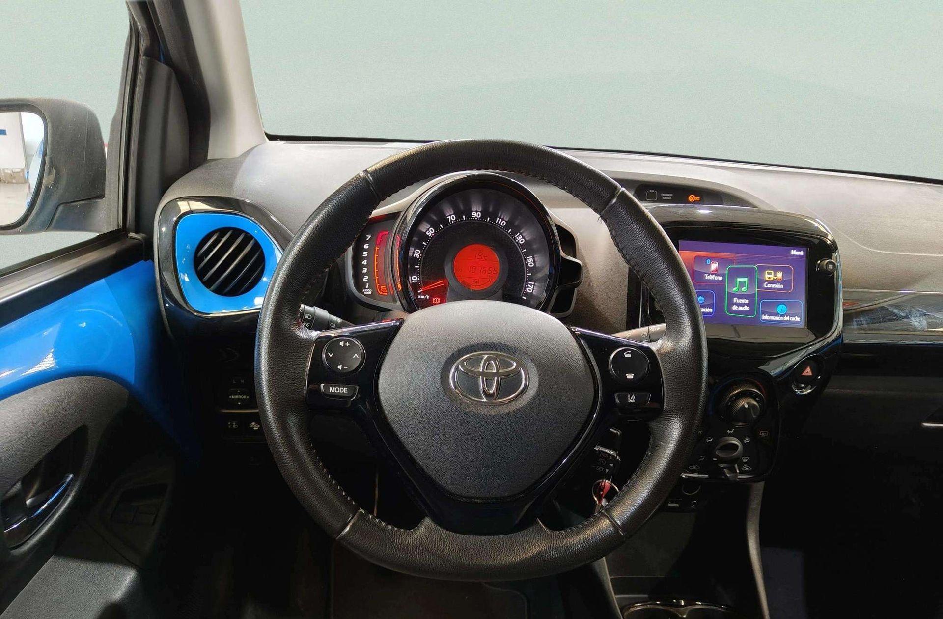 Toyota Aygo 1.0 70 x-play - foto 25