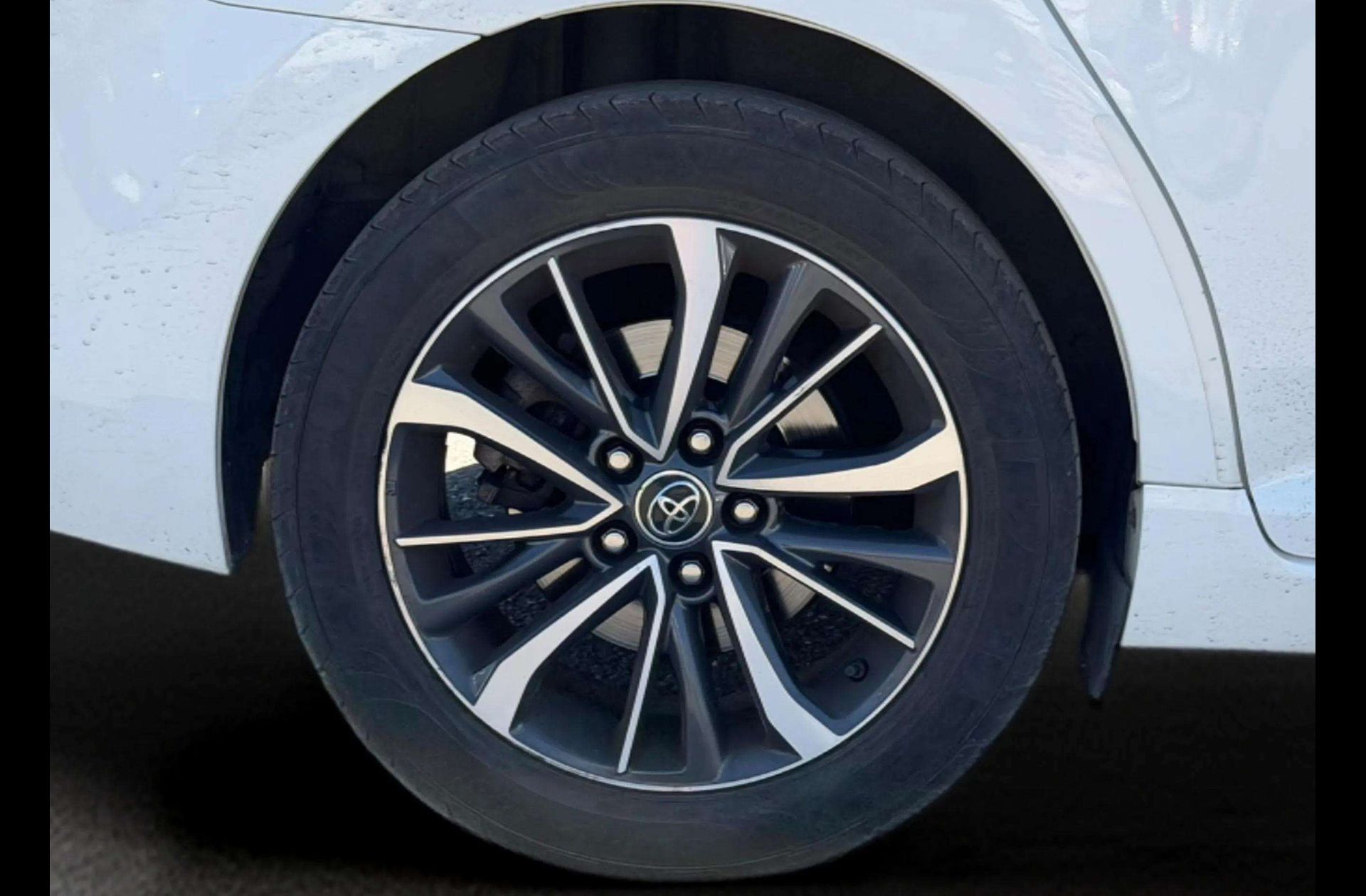 Toyota Avensis 150D Advance - foto 24