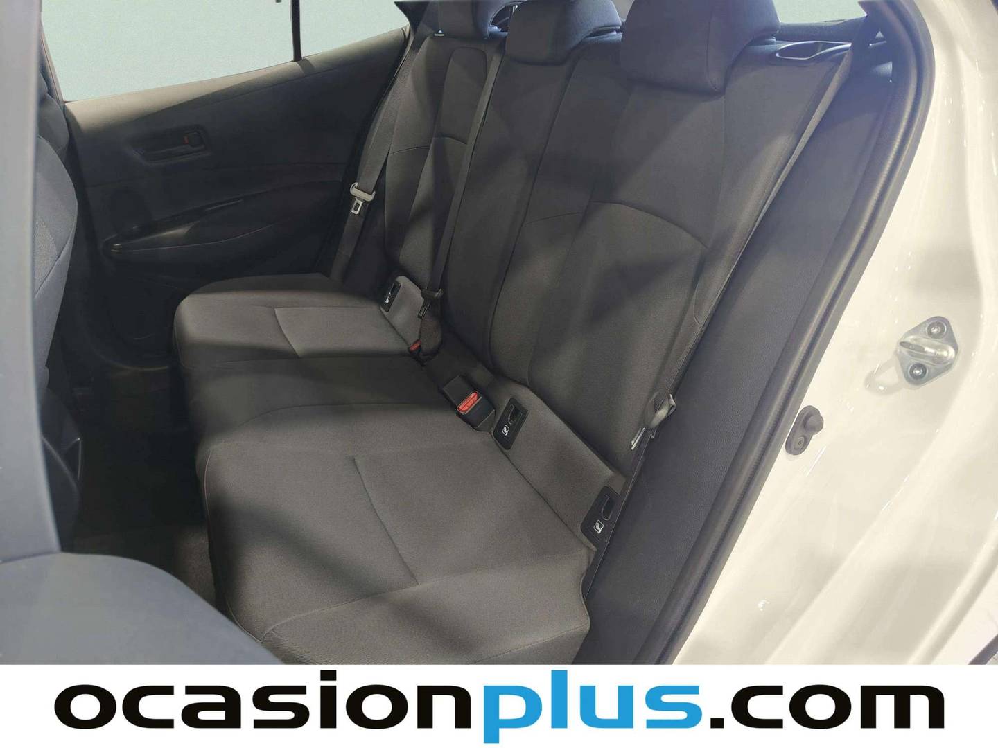 Foto asientos traseros Toyota Corolla Toyota Corolla 1.8 125H Business Plus E-CVT (122 CV)