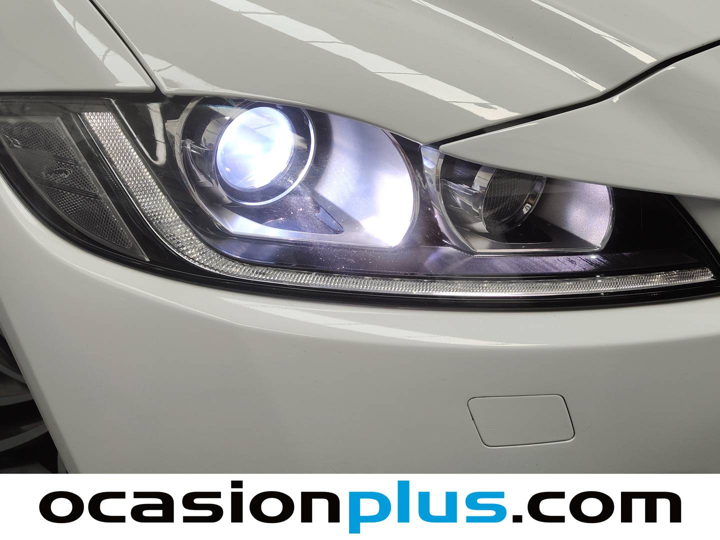 Foto Jaguar F-Pace Jaguar F-PACE 2.0L i4D Pure AWD Auto (180 CV)