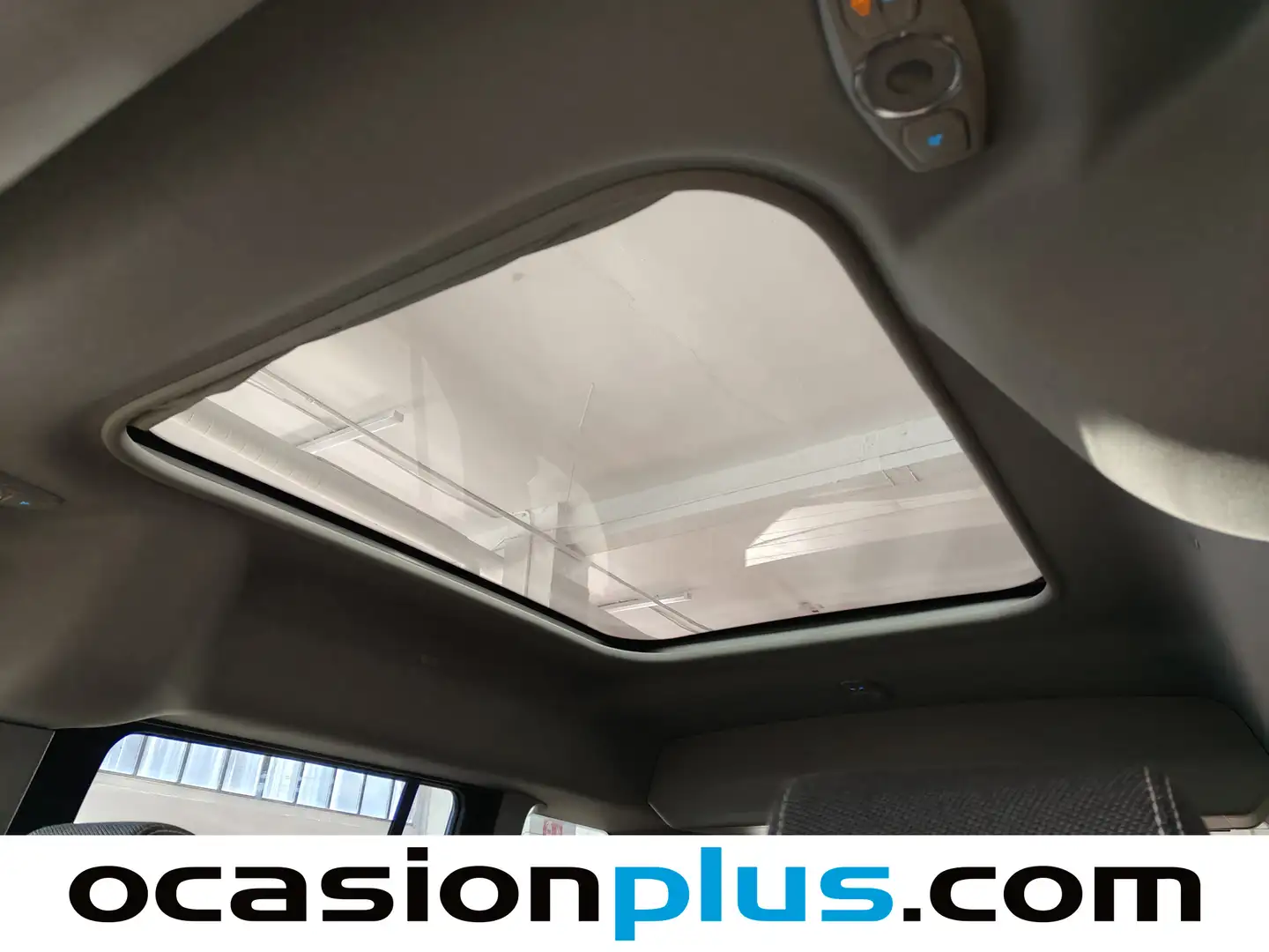 Foto Ford Tourneo Connect Ford Tourneo Connect 1.5 TDCI Titanium (120 CV)