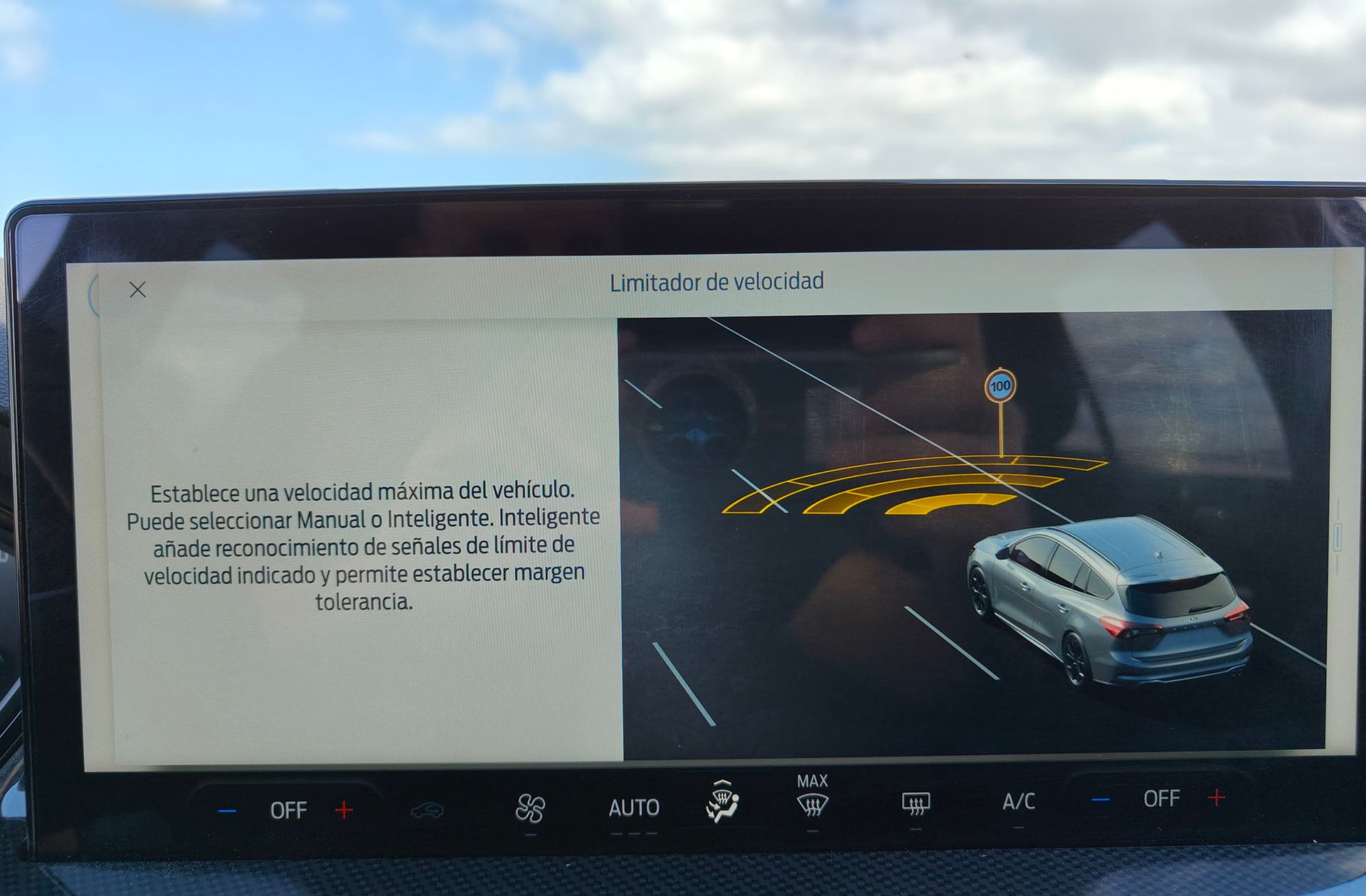 Ford Focus SportBreak 1.0 EcoBoost MHEV ST-Line - foto 11