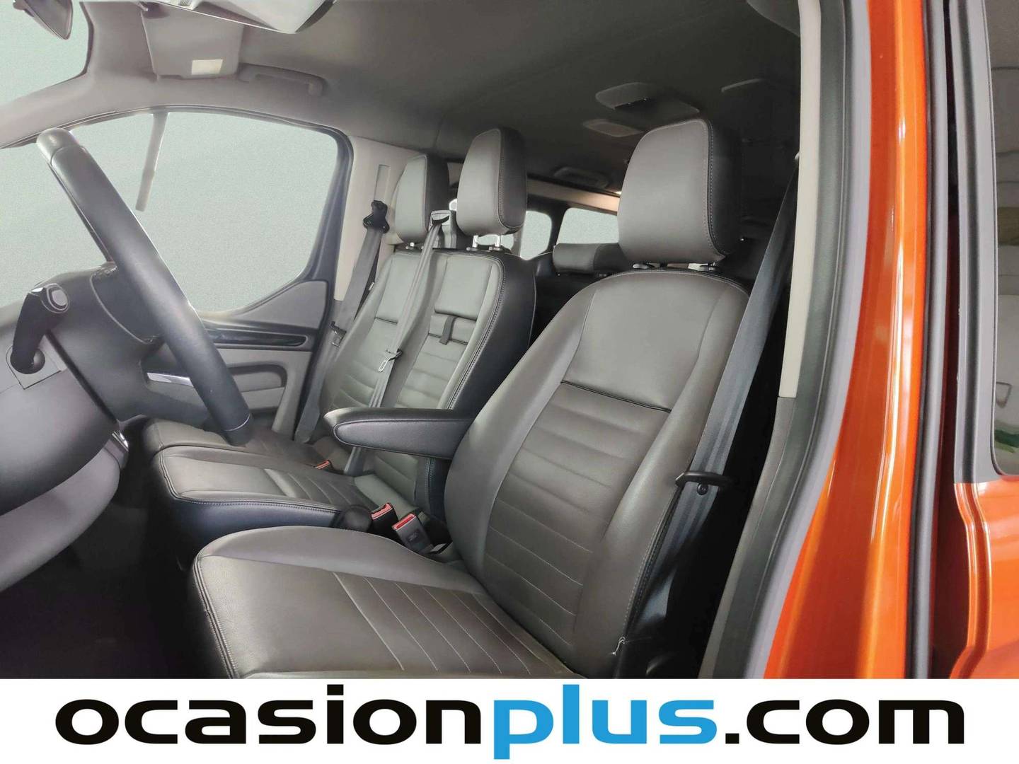 Foto asientos delanteros Ford Tourneo Custom Ford Tourneo Custom 2.0 Ecoblue L1 Titanium Auto (130 CV) 9 Plazas