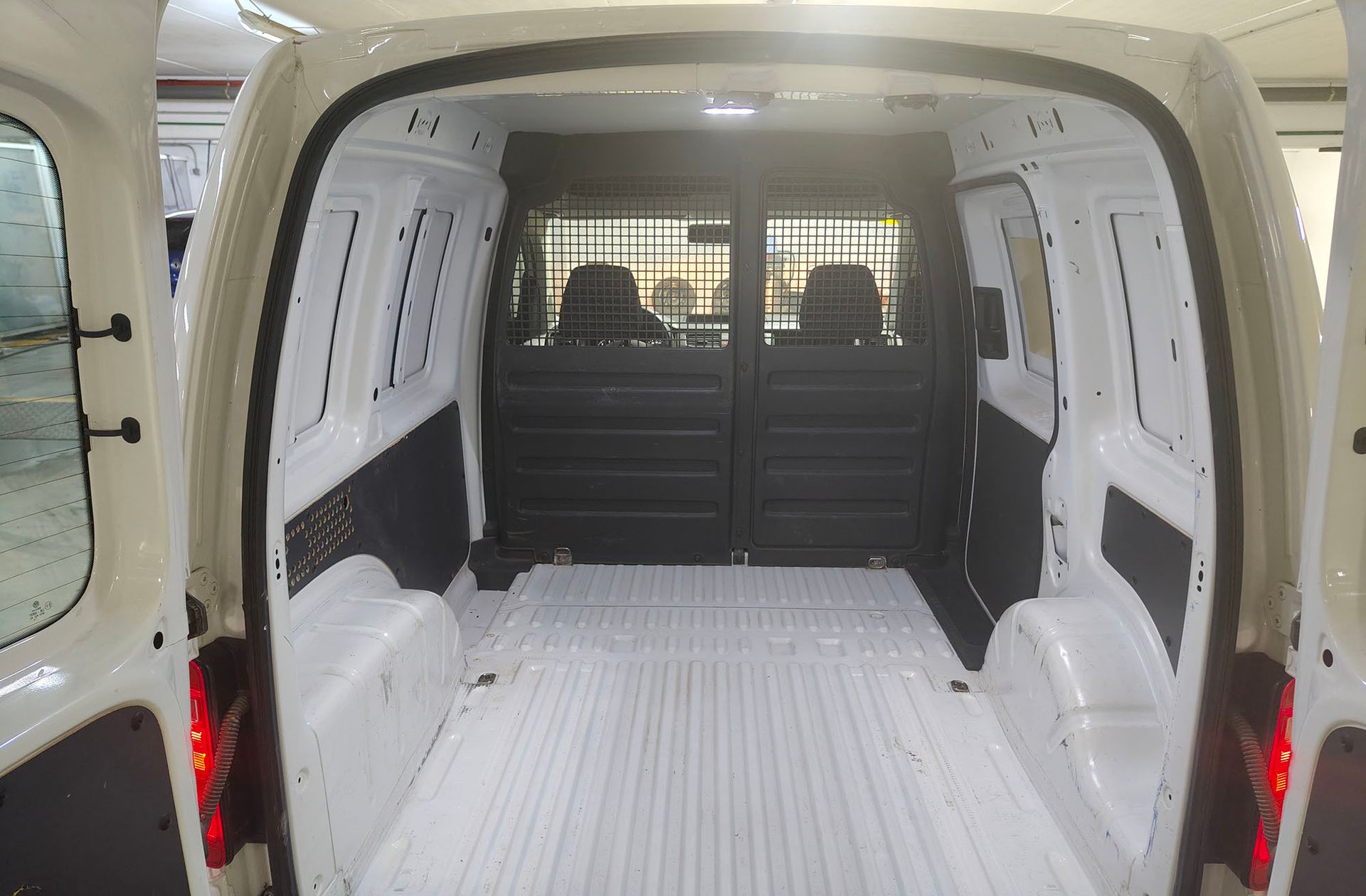 Volkswagen Caddy Profesional Furgón 2.0 TDI - foto 13