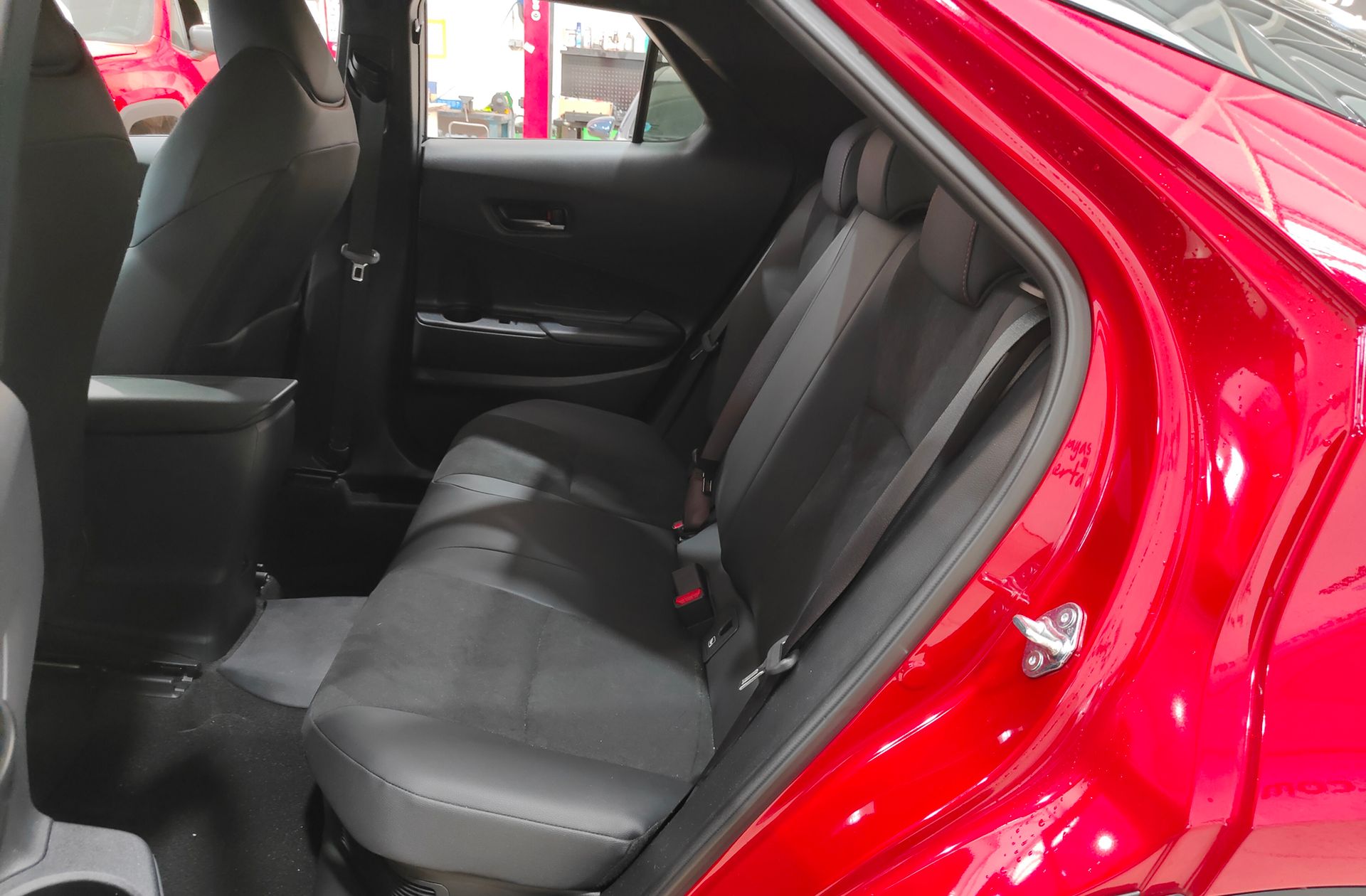Toyota C-HR 220PH GR Sport - foto 12