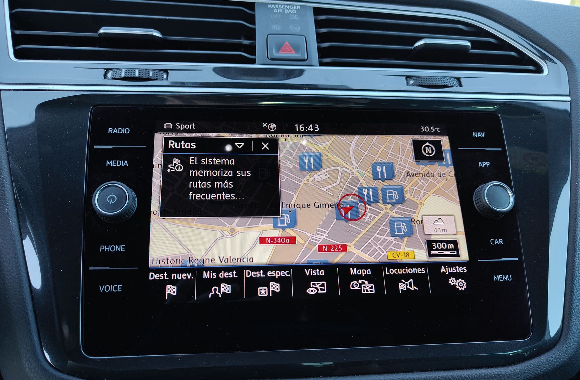 Volkswagen Tiguan Sport 2.0 TDI DSG Pack R Line - foto 9