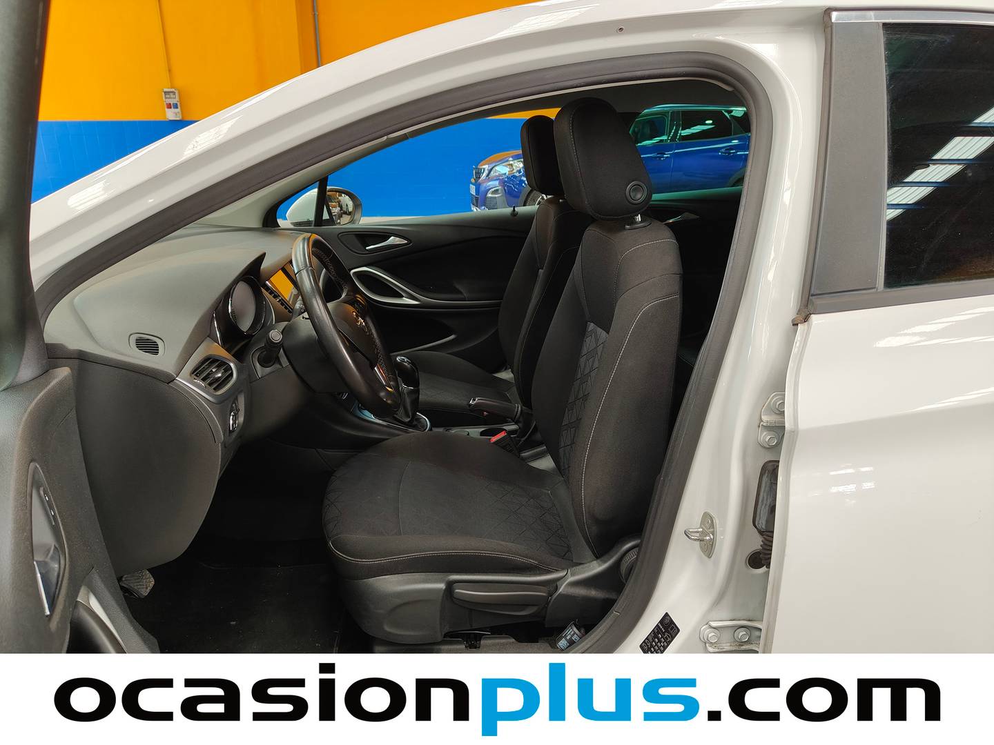 Foto asientos delanteros Opel Astra Opel Astra 1.6 CDTI 120 Aniversario (110 CV)