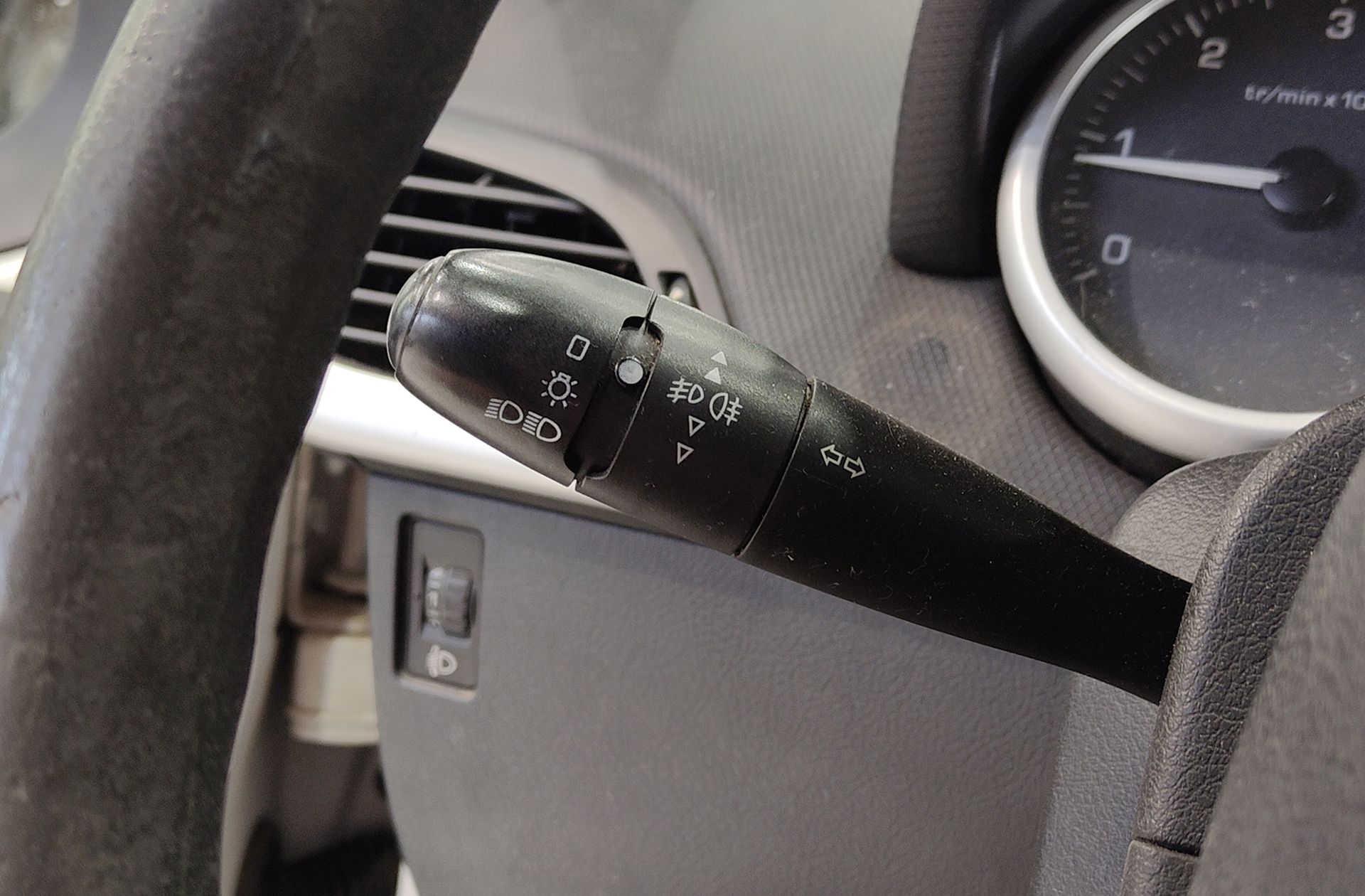 Peugeot 207 1.4 HDi FAP - foto 18
