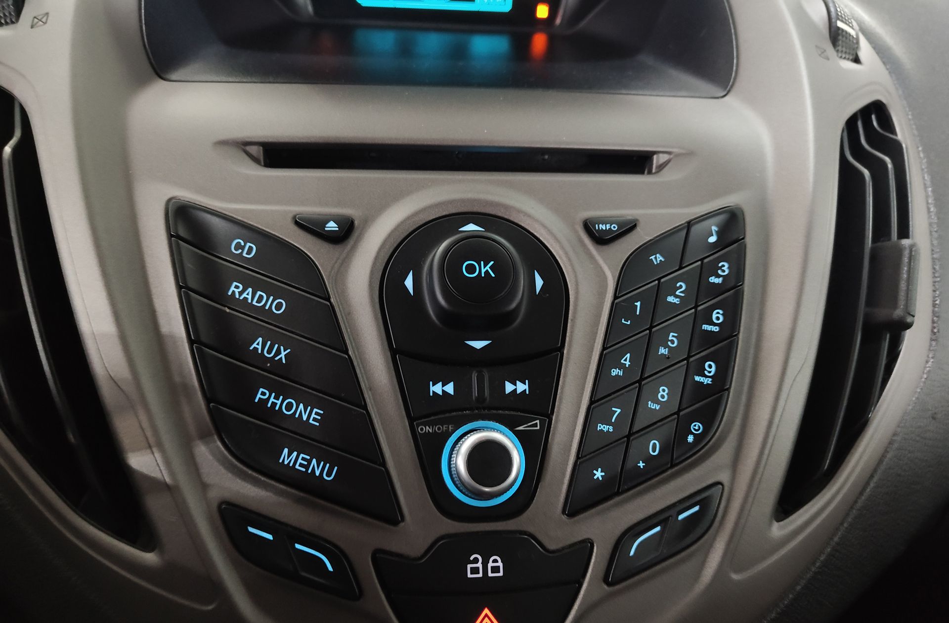 Ford Tourneo Courier 1.0 EcoBoost Trend - foto 28