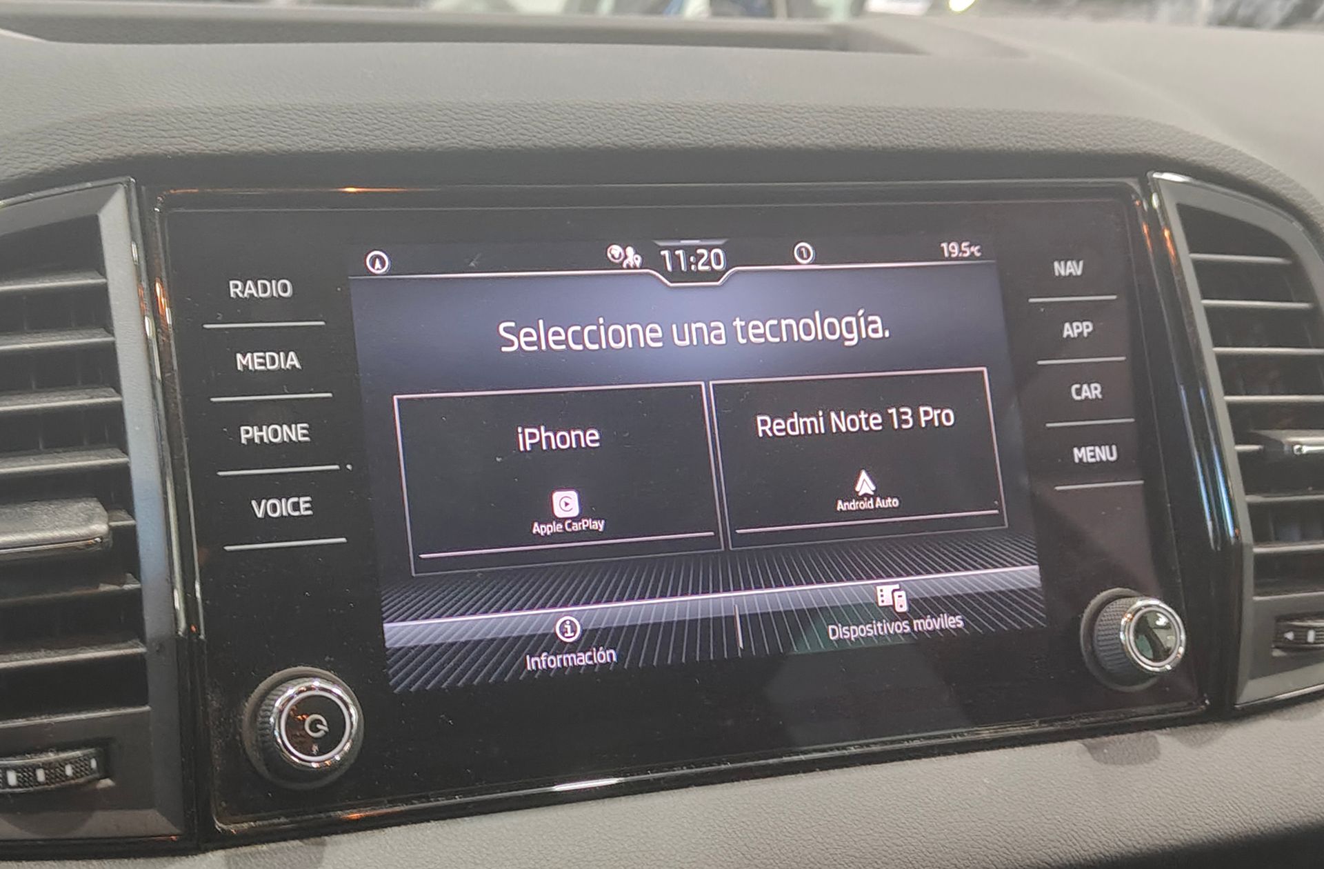 Škoda Karoq 1.0 TSI Selection - foto 8