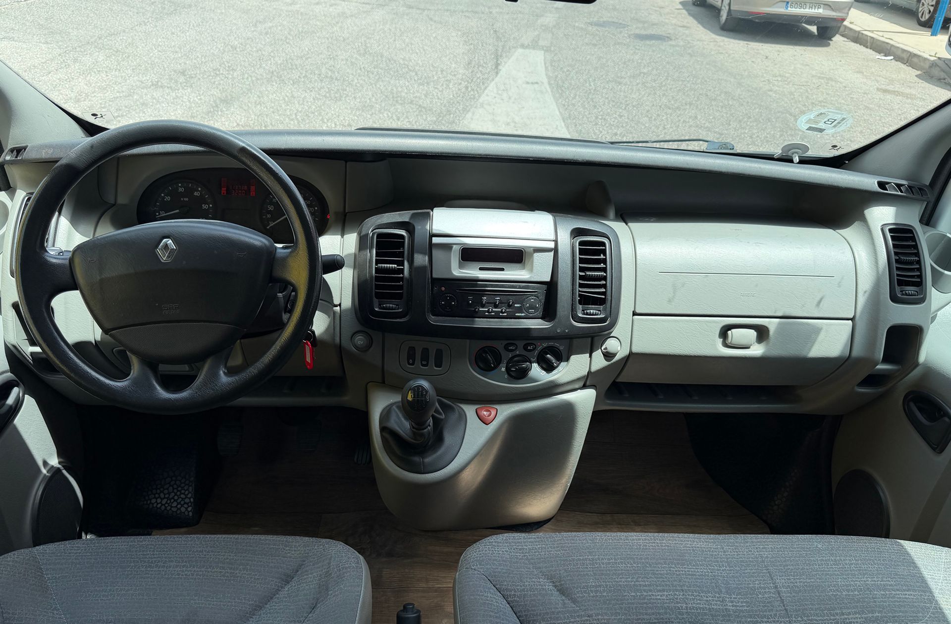 Renault Trafic Furgon 2.0 dCi Furgon 29 Corto Normal Camperizada 3 plazas - foto 16