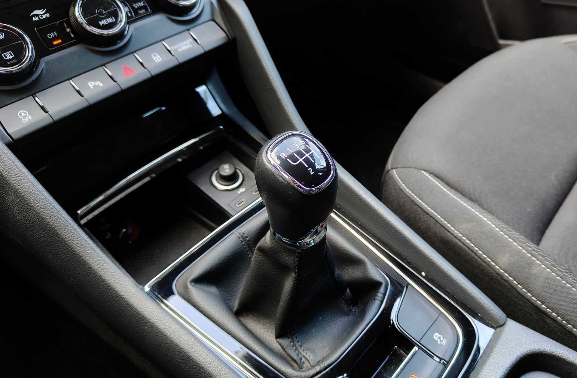 Škoda Karoq 2.0 TDI Selection - foto 5
