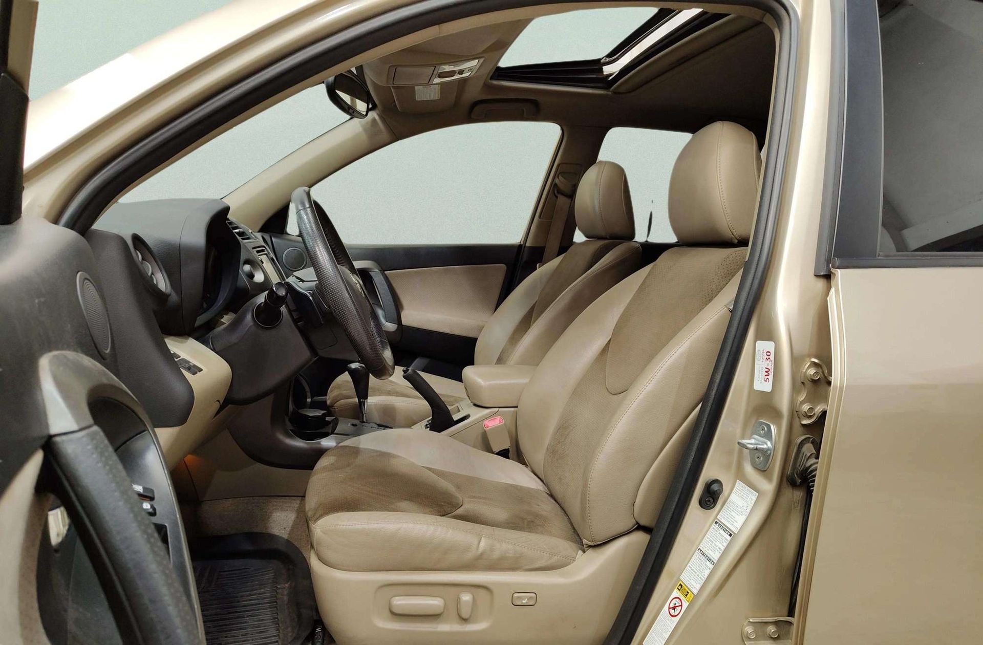 Toyota RAV4 2.2 D-4D Executive 4x4 - foto 13
