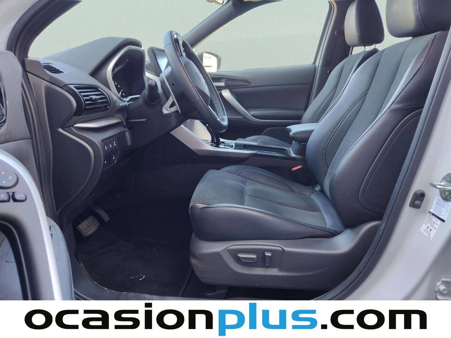 Foto asientos delanteros Mitsubishi Eclipse Cross Mitsubishi Eclipse Cross 2.4 PHEV Kaiteki 4WD Auto (188 CV)