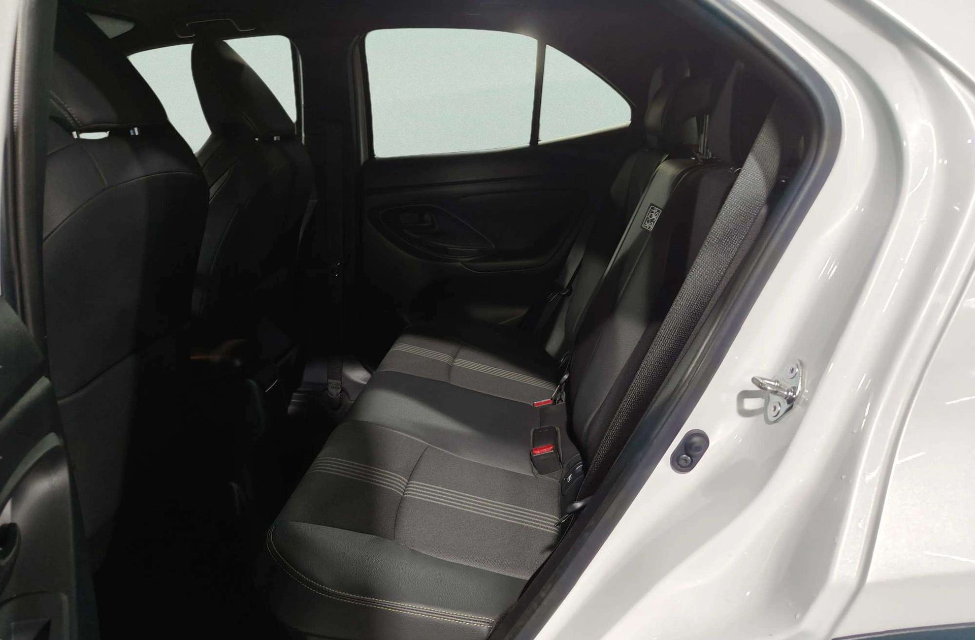 Toyota Yaris Cross 120H Adventure 4x4 - foto 14