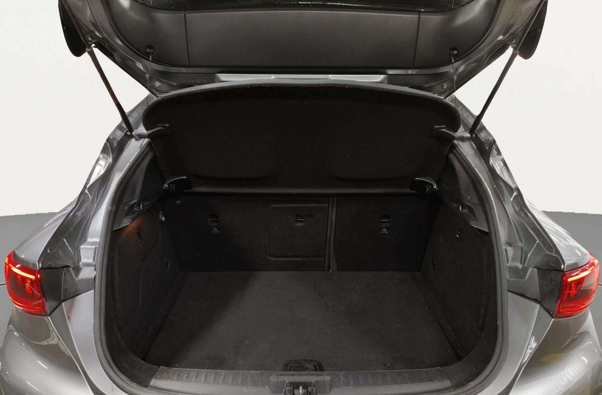 Infiniti Q30 2.2D Premium 7DCT - foto 18