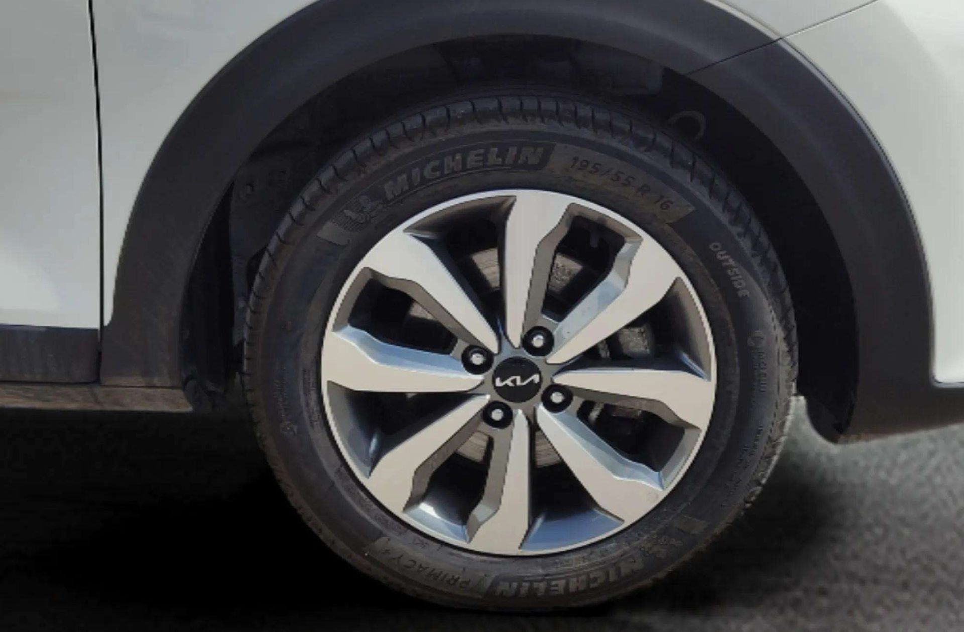 Kia Stonic 1.0 T-GDi MHEV Drive - foto 33