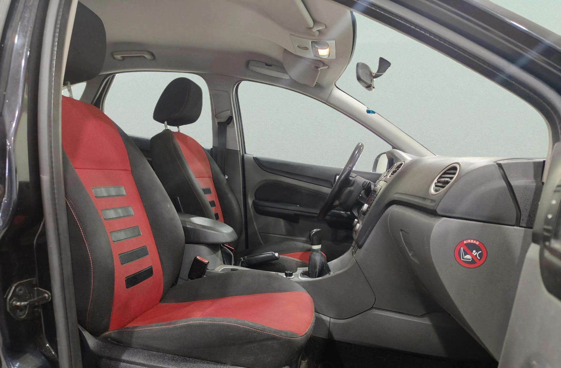 Ford Focus 1.6 Trend - foto 14