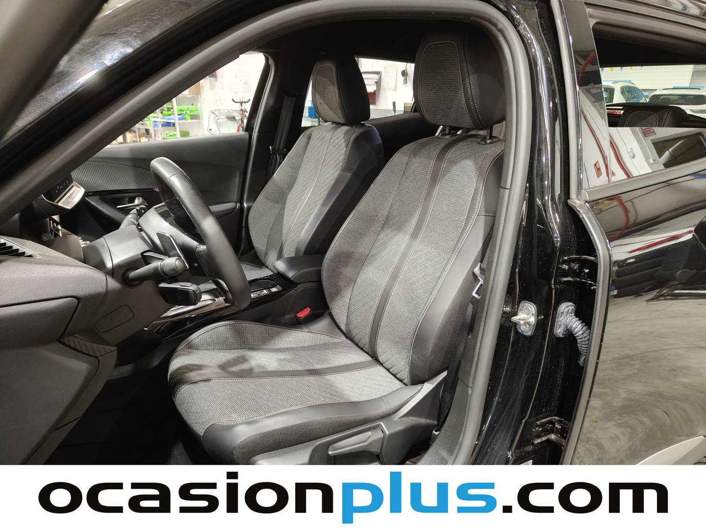Foto asientos delanteros Peugeot 2008 Peugeot 2008 Allure Hybrid eDCS6  (136 CV)