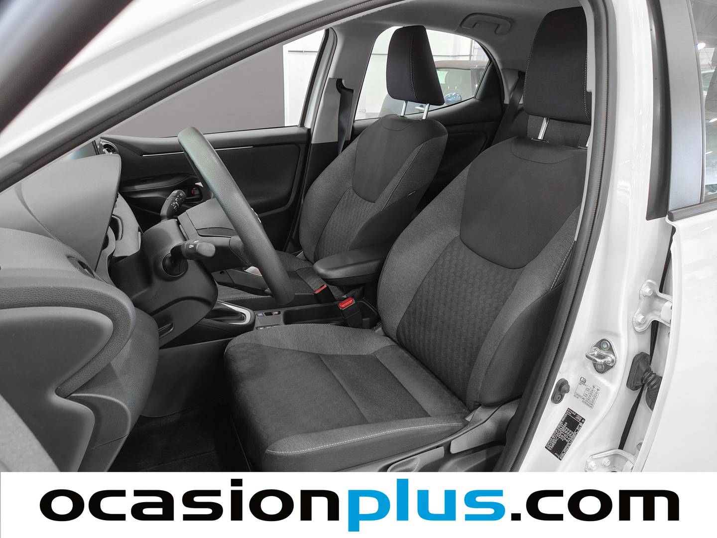 Foto asientos delanteros Toyota Yaris Toyota Yaris 120H Business Plus (116 CV)
