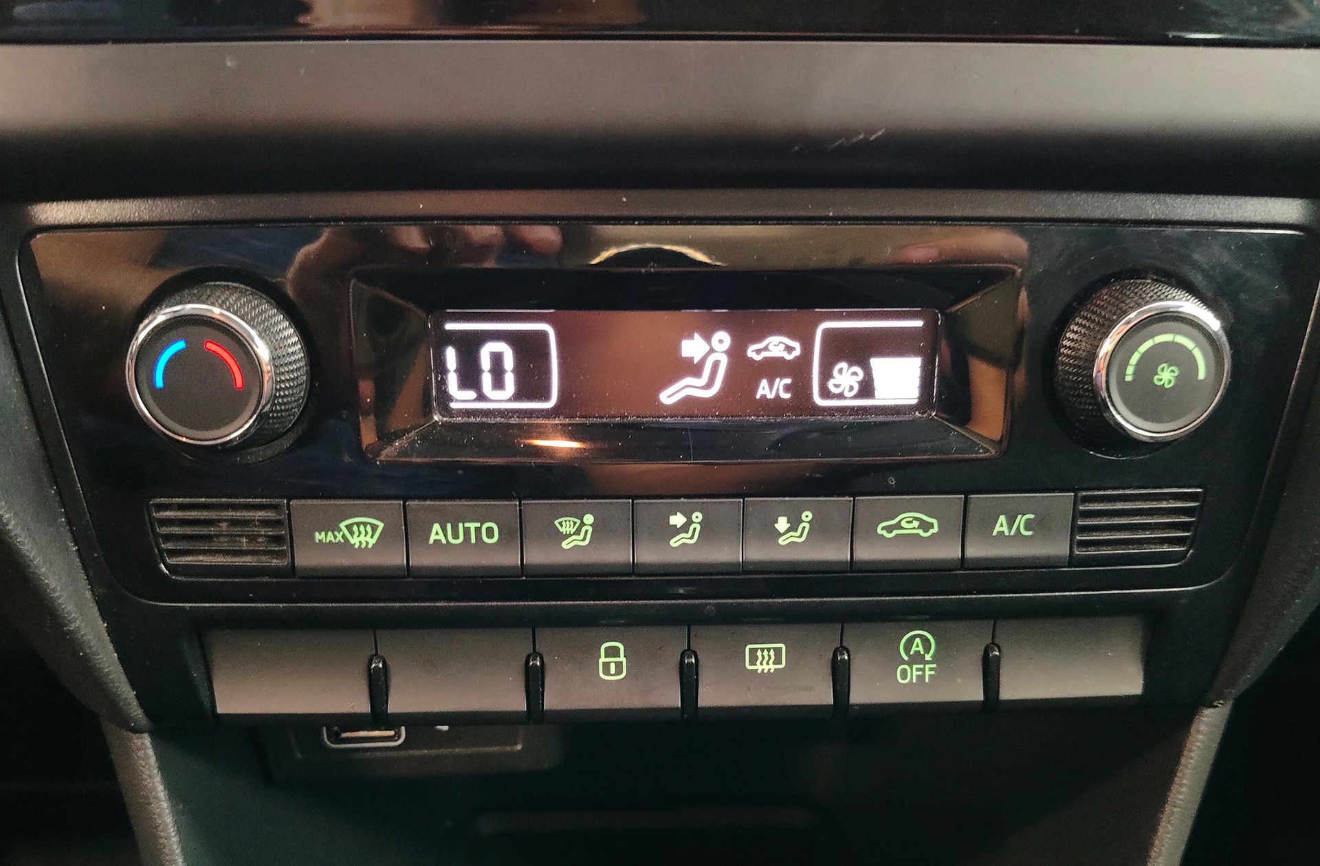 Škoda Spaceback 1.0 TSI Ambition - foto 25