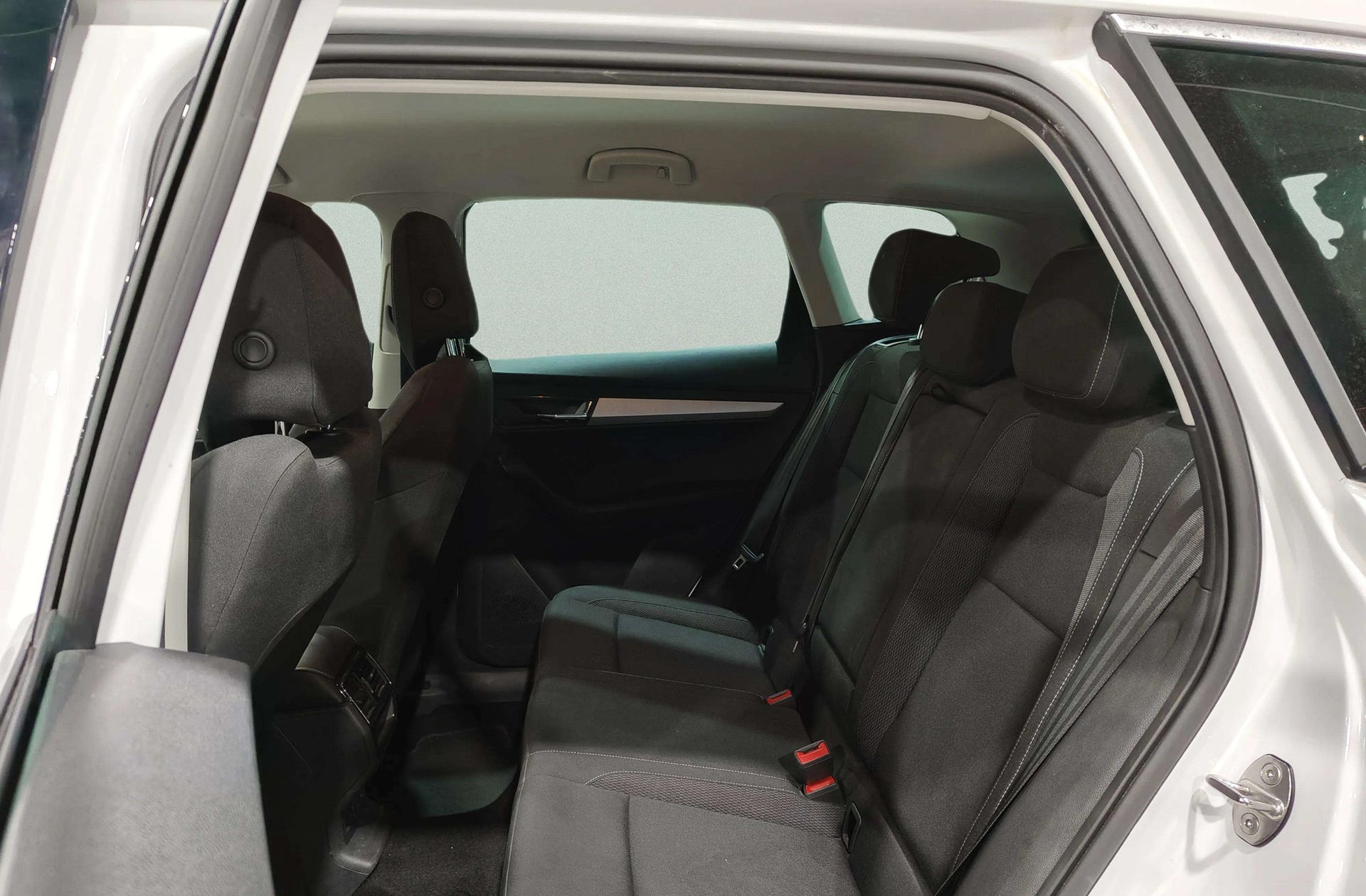 Škoda Karoq 2.0 TDI Selection - foto 10