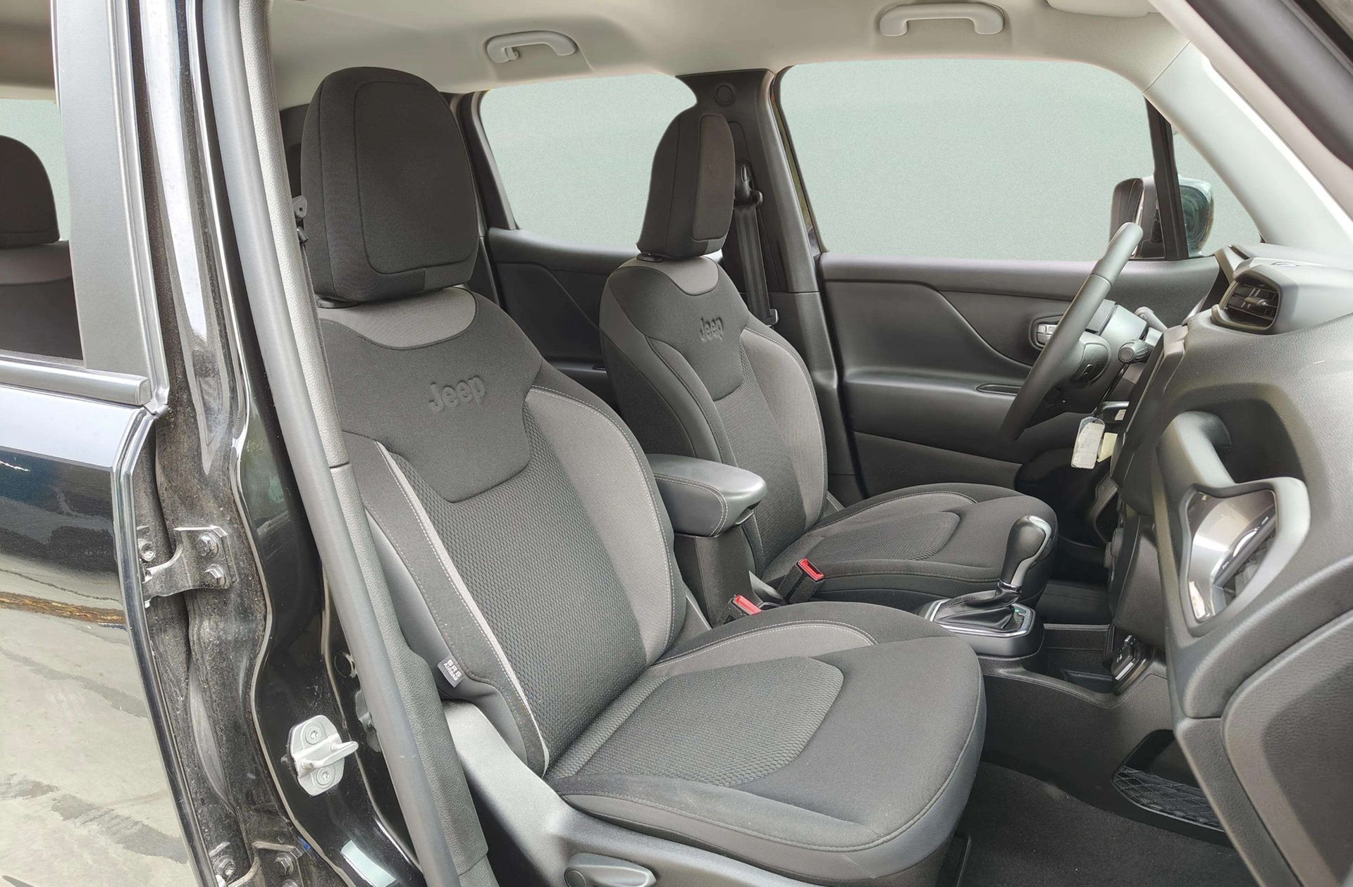 Jeep Renegade eHybrid 1.5 Limited ATX - foto 16