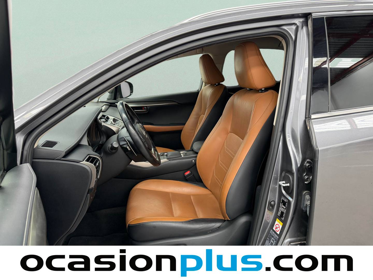 Foto asientos delanteros Lexus NX Lexus NX 300h Executive Navigation 4WD 145 kW (197 CV)
