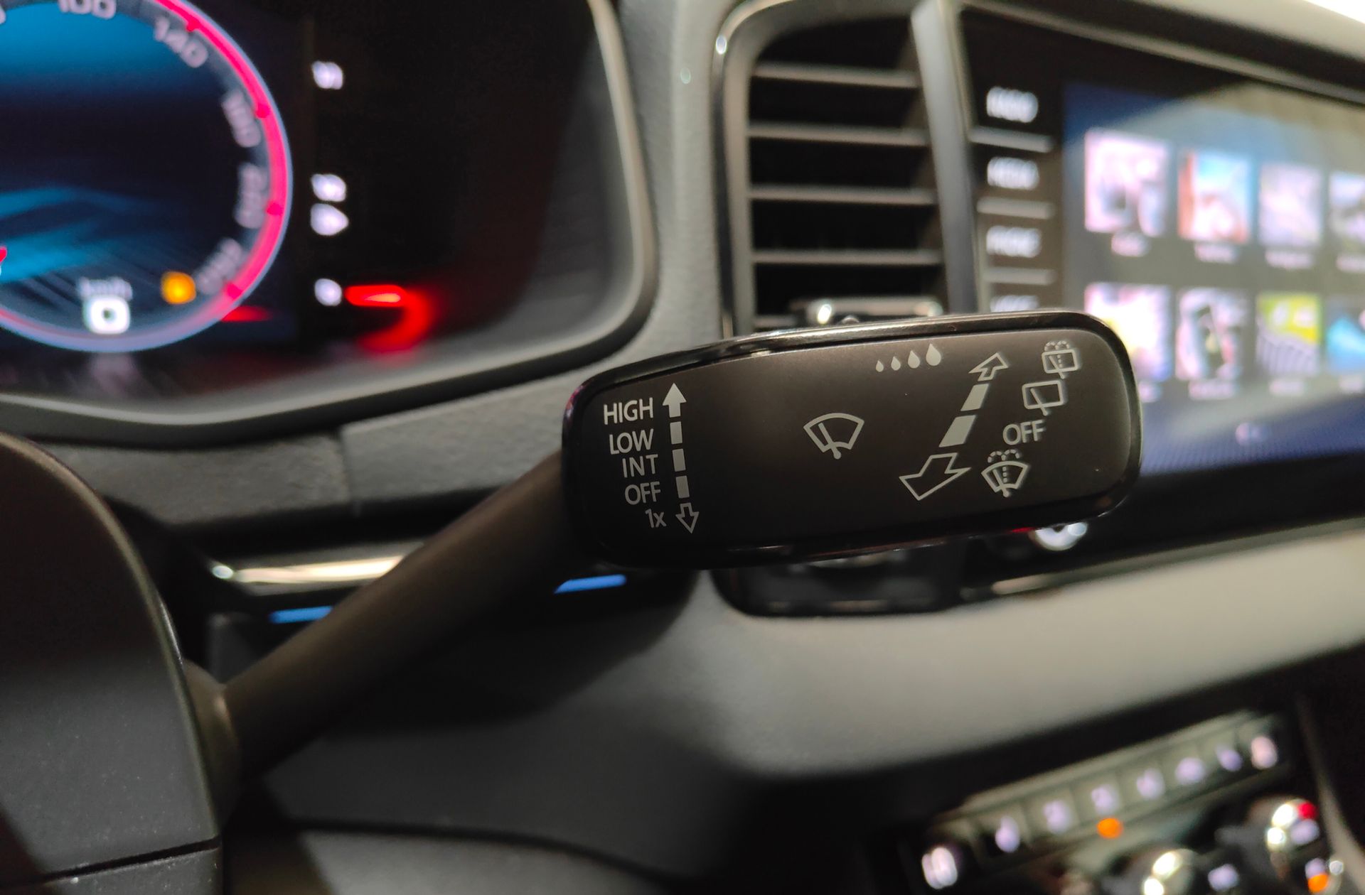 Škoda Karoq 1.5 TSI ACT Sportline DSG - foto 29