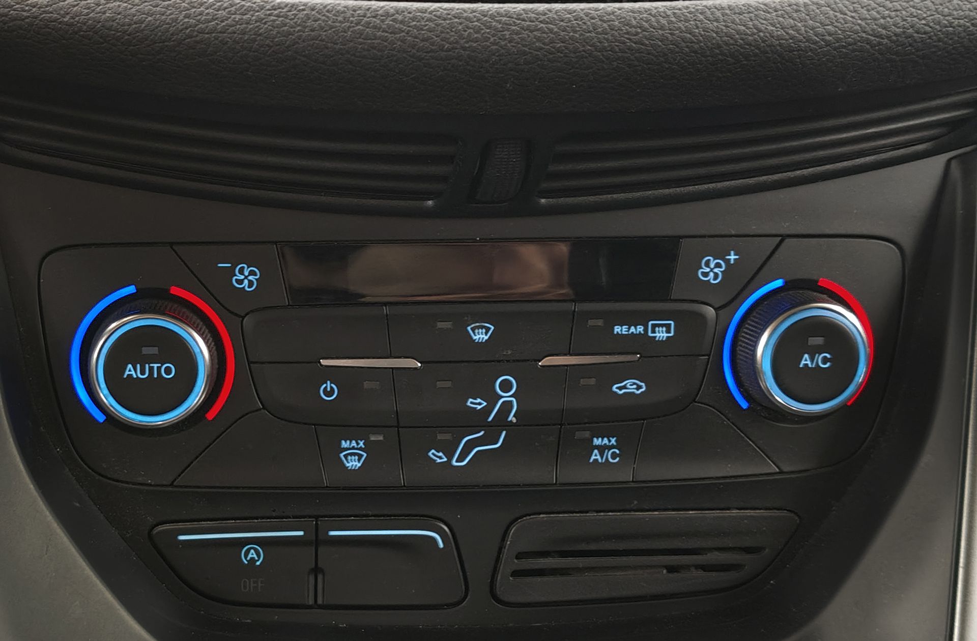 Ford Kuga 1.5 EcoBoost Trend+ 4x2 - foto 27