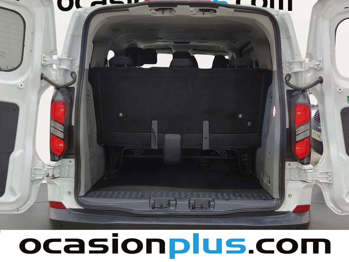 Foto asientos traseros Ford Transit Custom Ford Transit Custom Kombi 2.0 EcoBlue 320 L1 Trend (136 CV) 9 Plazas