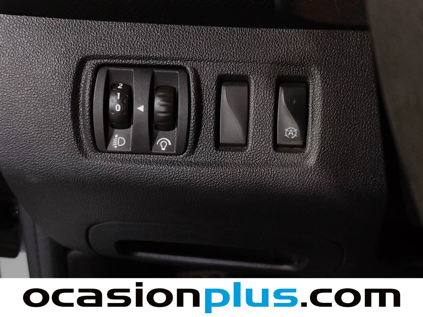 Extras y acabados del Renault Clio Renault Clio Business dCi (75 CV)