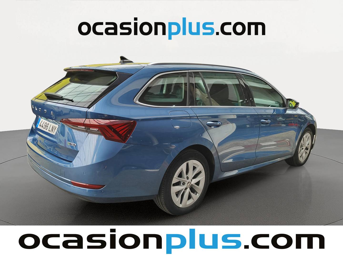 Foto trasera Skoda Octavia Skoda Octavia Combi 1.5 TSI G-TEC Ambition DSG (131 CV) derecha