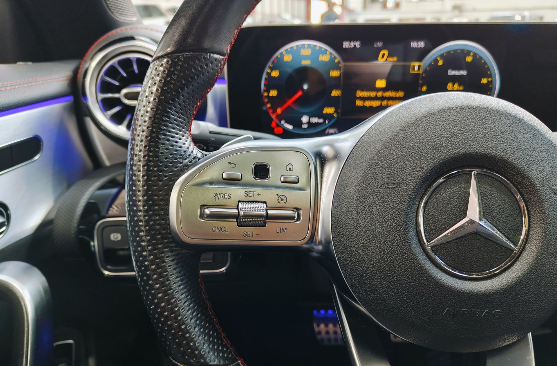 Mercedes-Benz CLA 180 Pack AMG - foto 31
