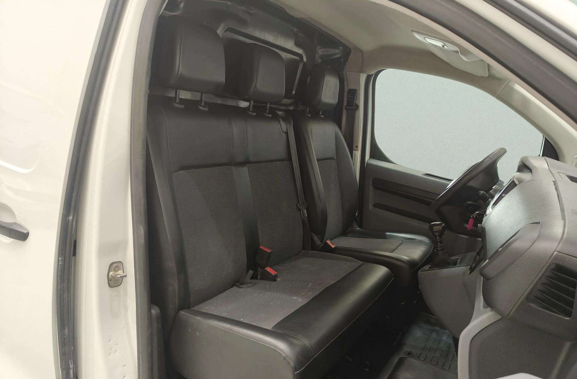 Peugeot Expert Furgon BlueHDi 120 Pro Standard - foto 16