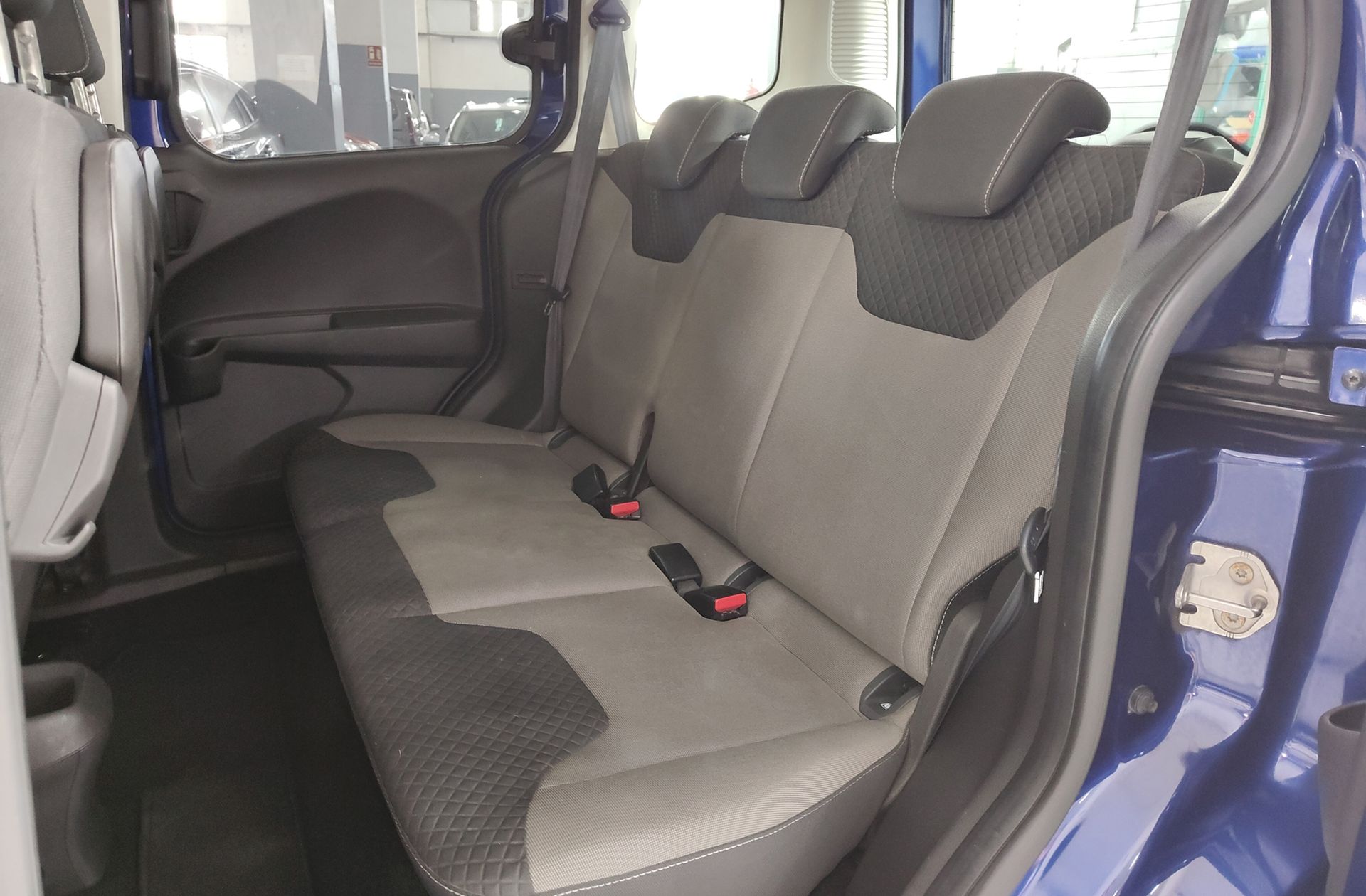 Ford Tourneo Courier 1.0 EcoBoost Trend - foto 10