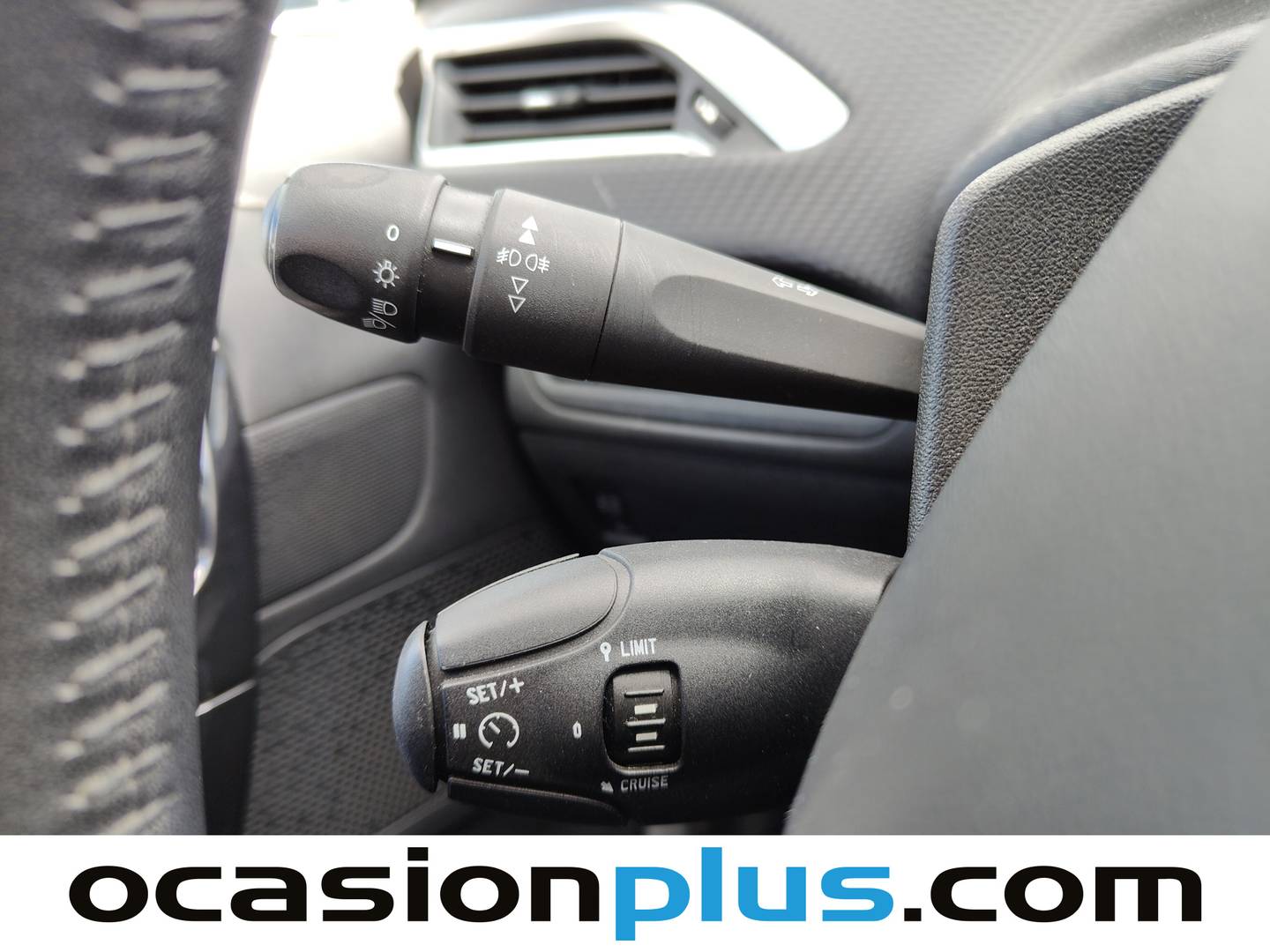 Acabados Peugeot 2008 Peugeot 2008 PureTech Signature (82 CV)