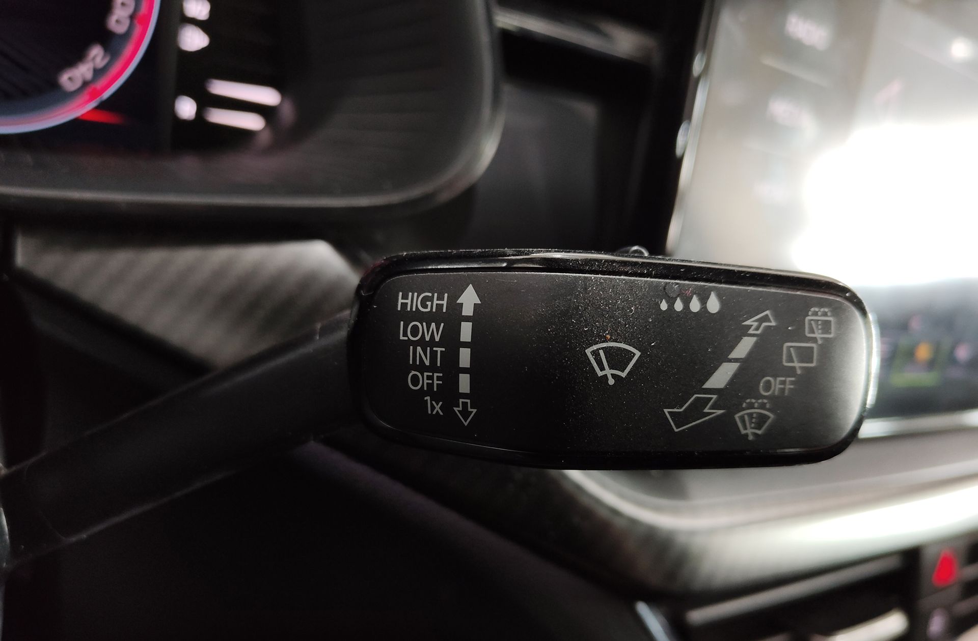 Škoda Kamiq 1.0 TSI Montecarlo DSG - foto 30
