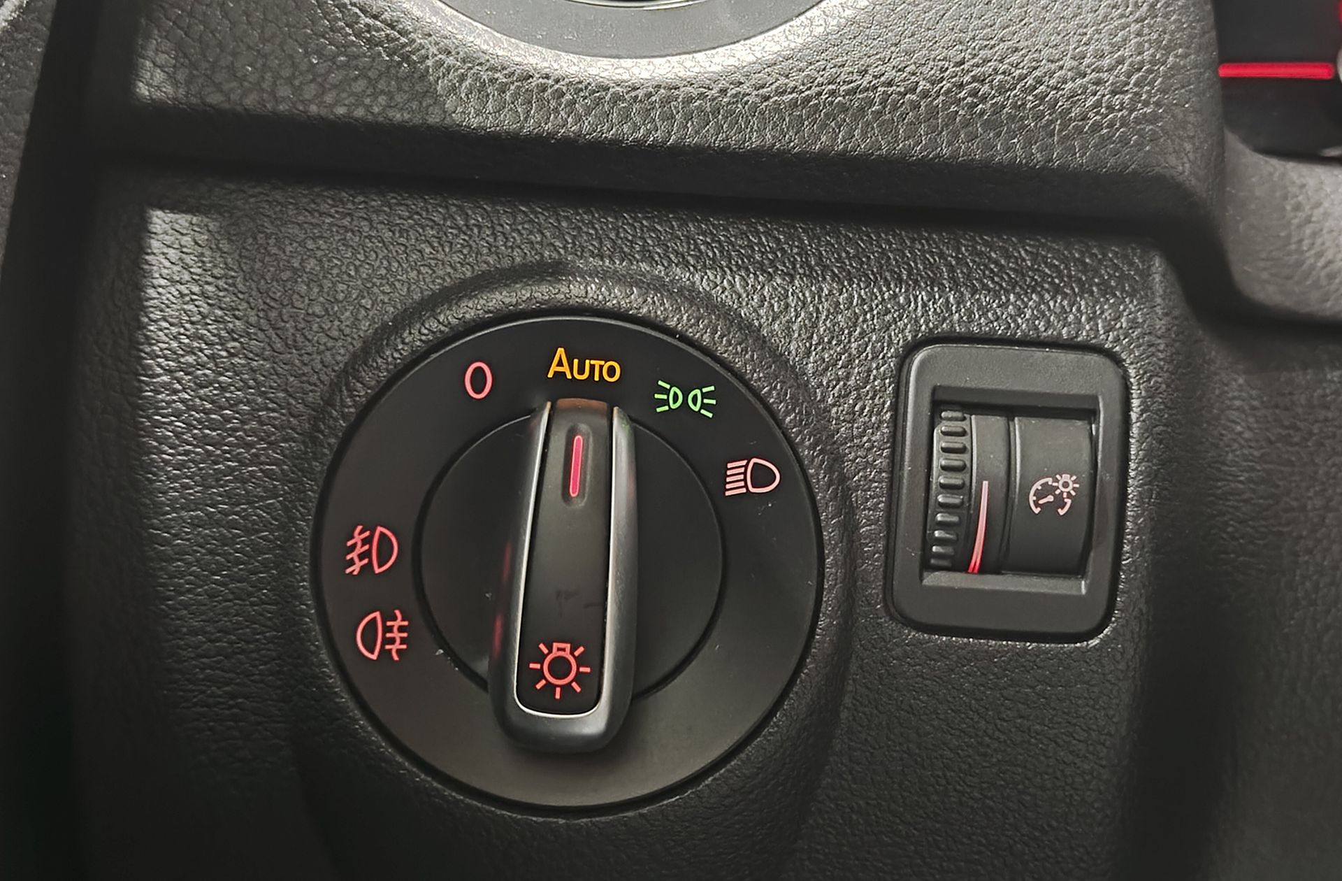 Volkswagen Tiguan T1 2.0 TDI BMT - foto 31