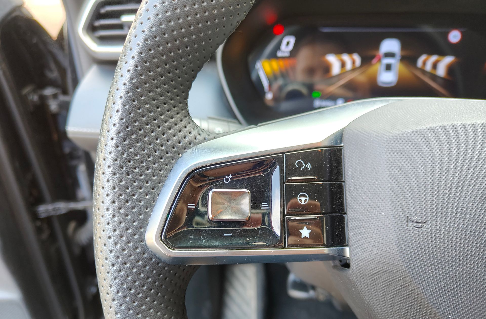 MG ZS 1.5 Hybrid+ Luxury - foto 25