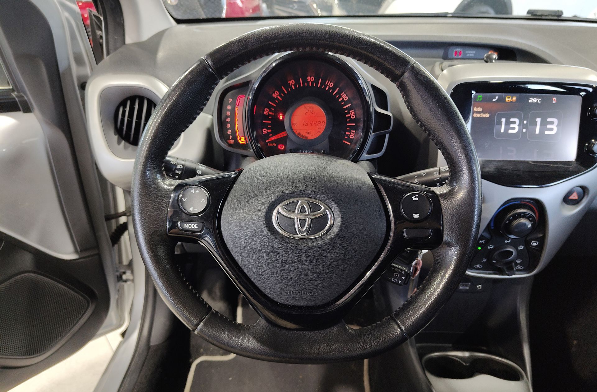 Toyota Aygo 1.0 70 x-play - foto 17