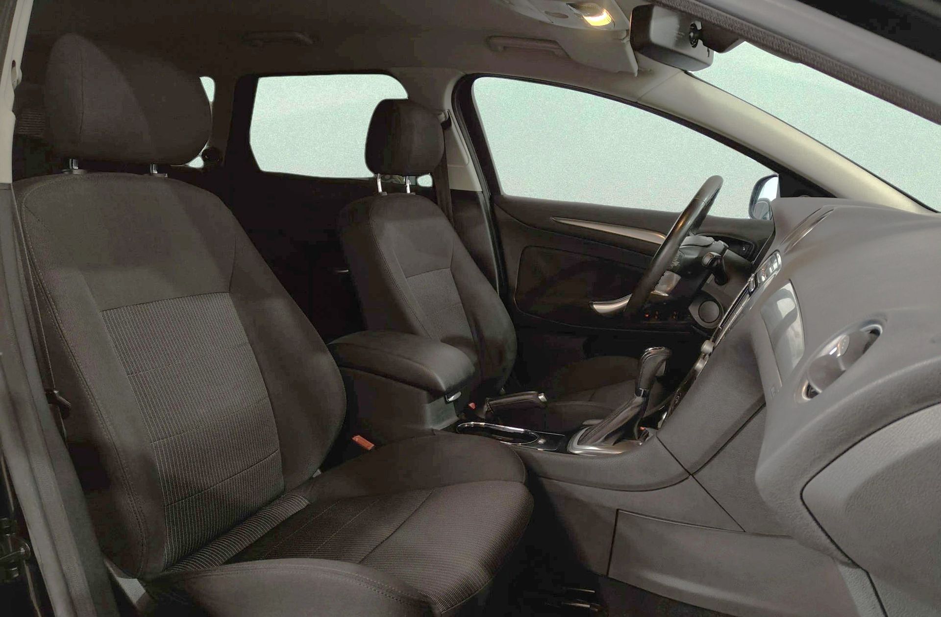 Ford Mondeo SportBreak 2.0 TDCi Titanium PowerShift - foto 15