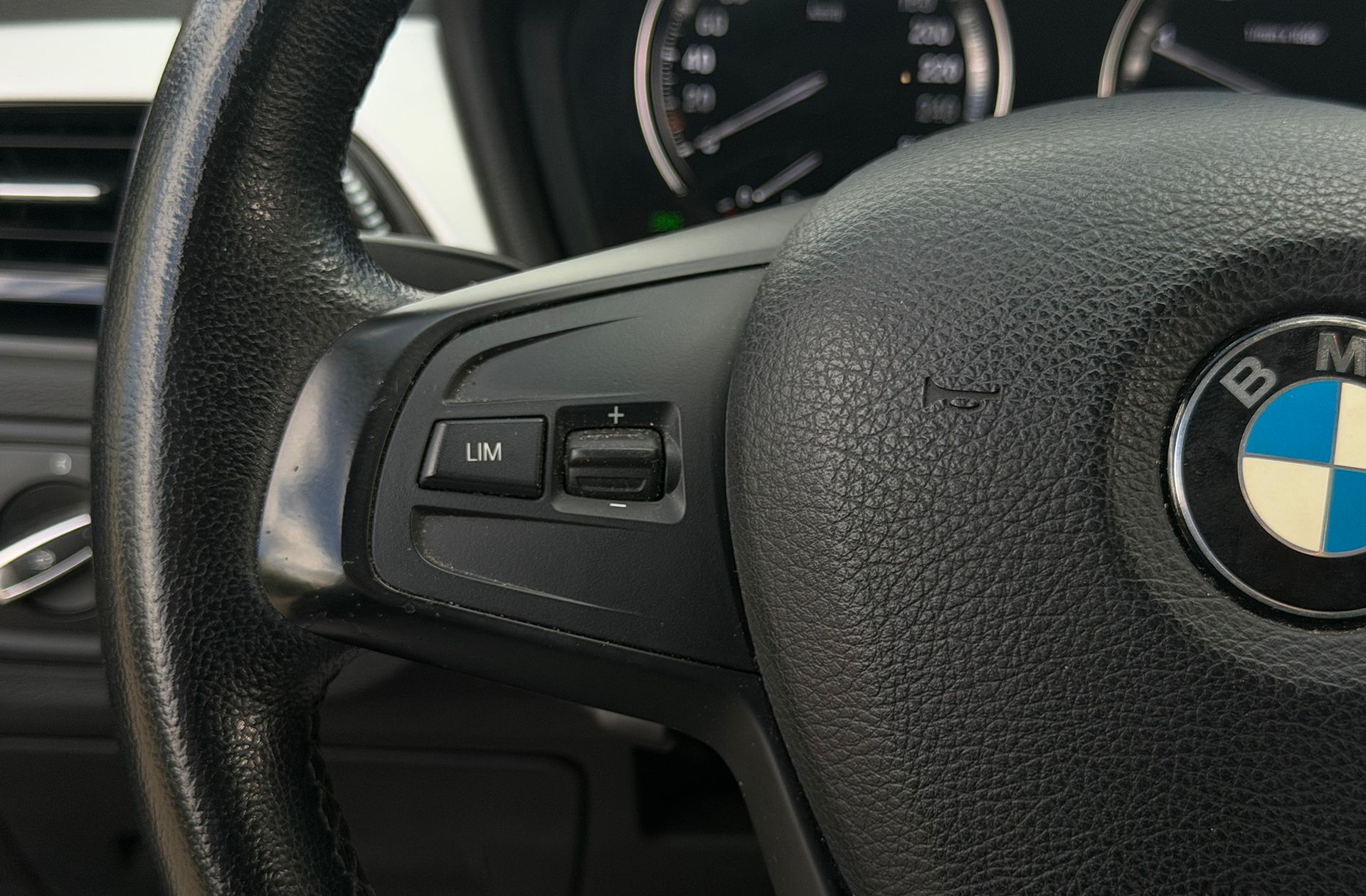 BMW X1 sDrive16d - foto 22