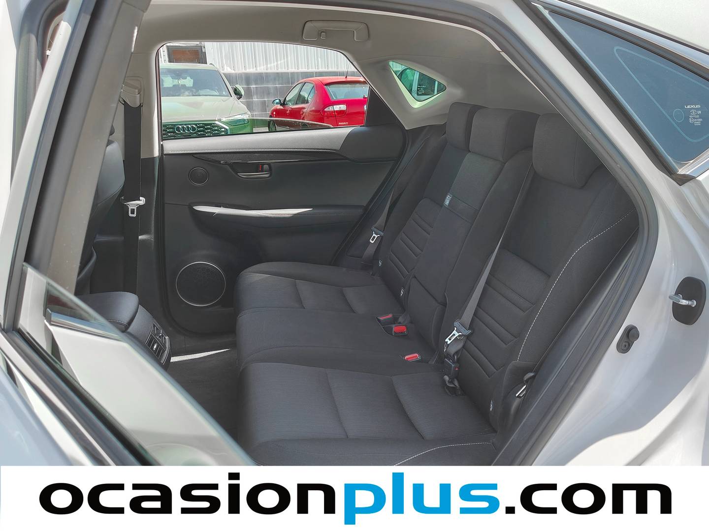 Foto asientos traseros Lexus NX Lexus NX 300h Eco 2WD (197 CV)