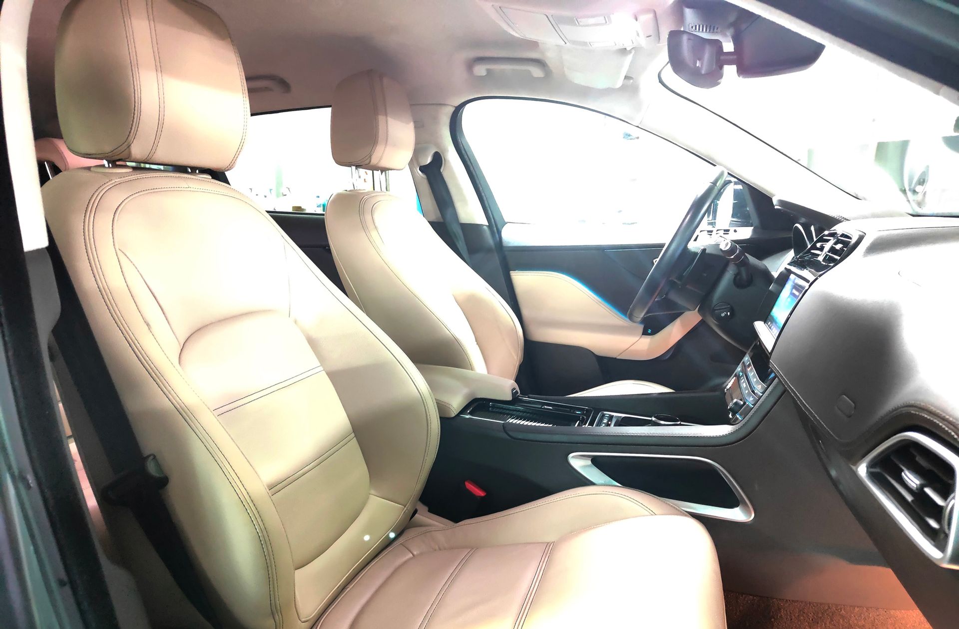 Jaguar F-Pace 2.0T i4 Prestige AWD - foto 21